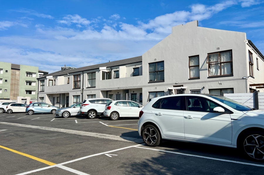 To Let 2 Bedroom Property for Rent in Bloubergrant Western Cape